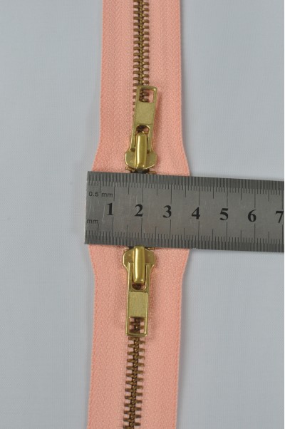 ZIP083  3號拉鏈  密尾雙頭拉鏈  金銅金屬拉鏈  不設單獨拉鍊訂購  側面照